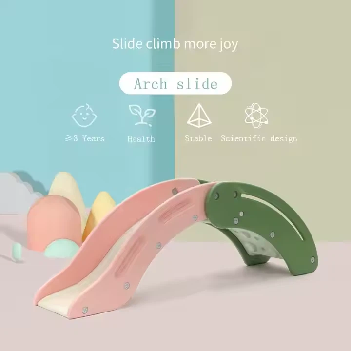 Lapset sisätiloissa leikkikenttä dia